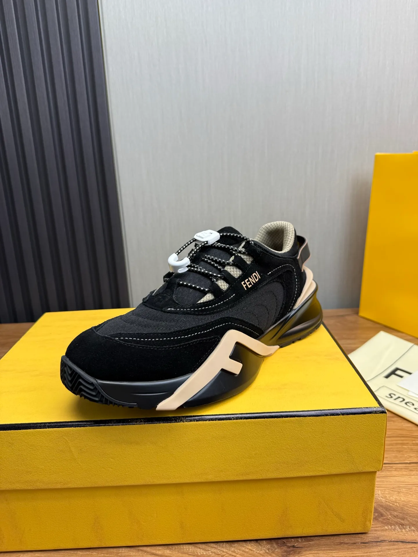 Men's men's shoes 💰560💰 Fendi [Fendi] hot style is on the market 🔥Fashionable casual men's shoes 🔱 Made of original brand fly knit fabric. Original cowhide + breathable mesh lining + sheepskin feet. Perfect shape and top quality, you deserve it 🔜Original rubber outsole, ultra-light, non-slip and wear-resistant 👣 Standard size 38-44
